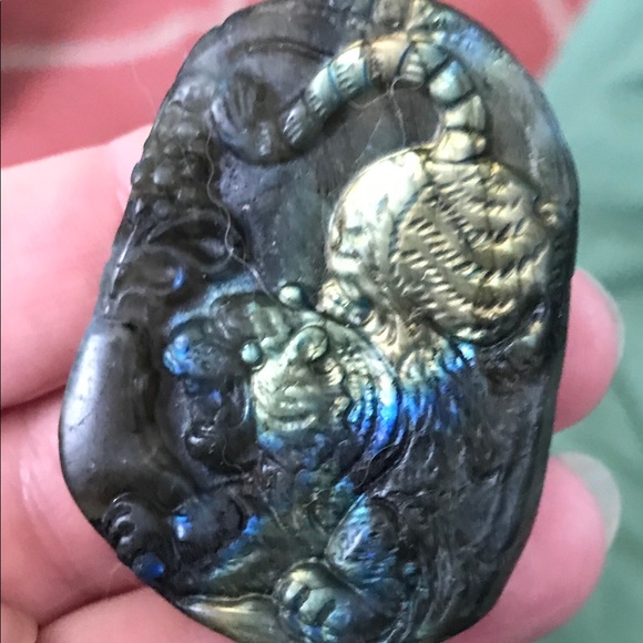 Beautiful Carved labradorite tiger - Picture 2 of 3